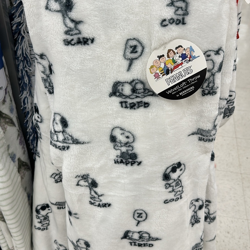 NWT Peanuts VelvetLoft Blanket with Snoopy Design